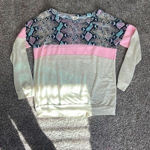 Snakeskin Top size small never worn
